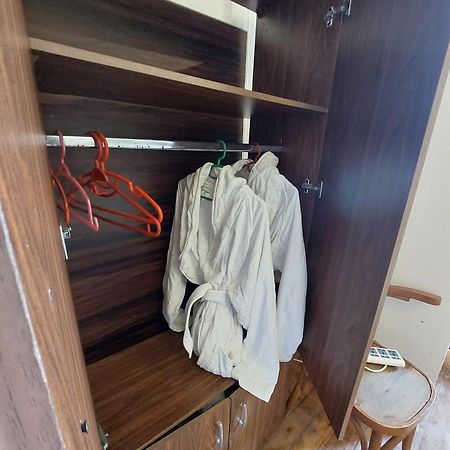 Arab Hostel, Welcoming All Solo And Groups Travellers But, Unmarried Couples Not Allowed Alexandrie Exteriér fotografie